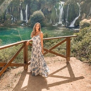 Lulus pollen for you floral maxi